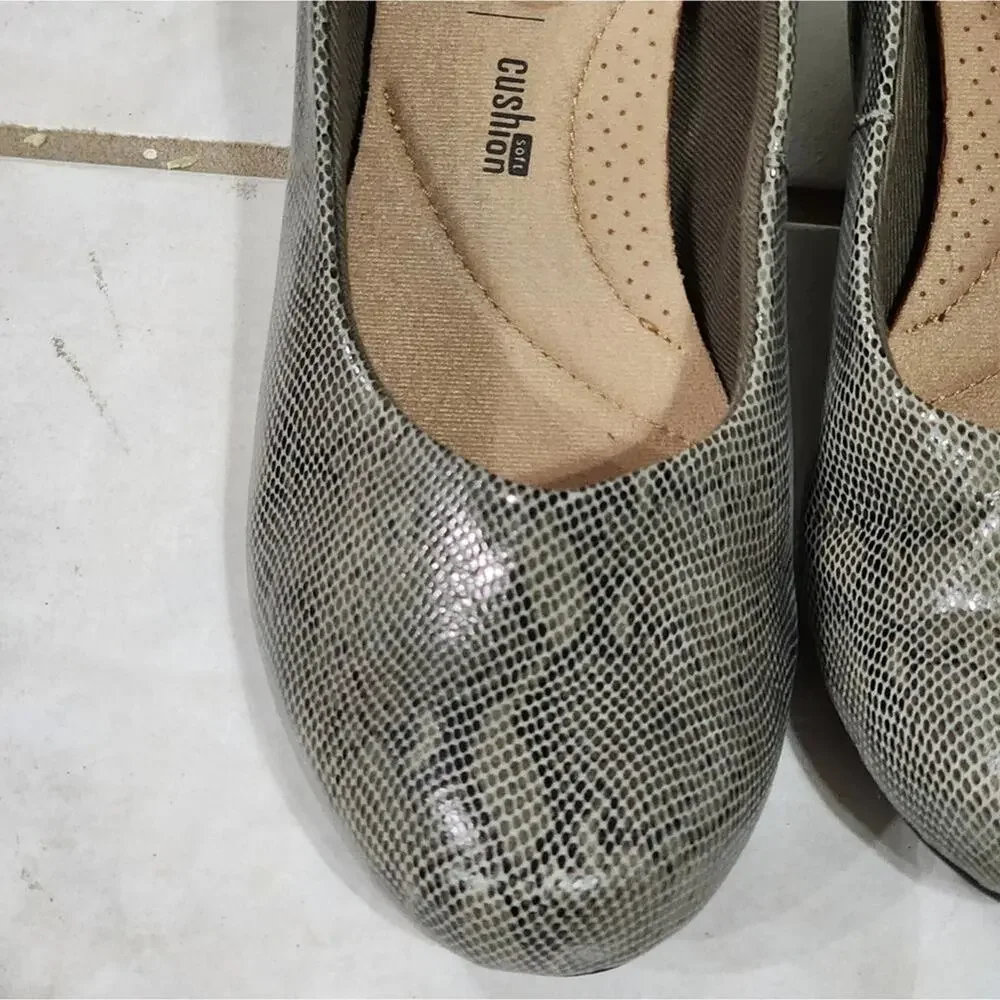 Clarks Stone‎ Snakeskin print Flores Tulip Leather Wedge Women's size 7